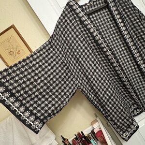 Max Studio Black and White Floral Kimono Tunic